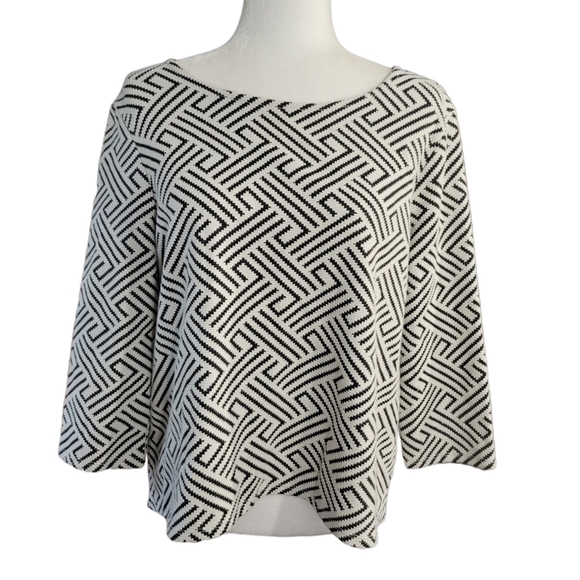 W5 Tops - W5 gorgeous geometric stretch trapeze cut top